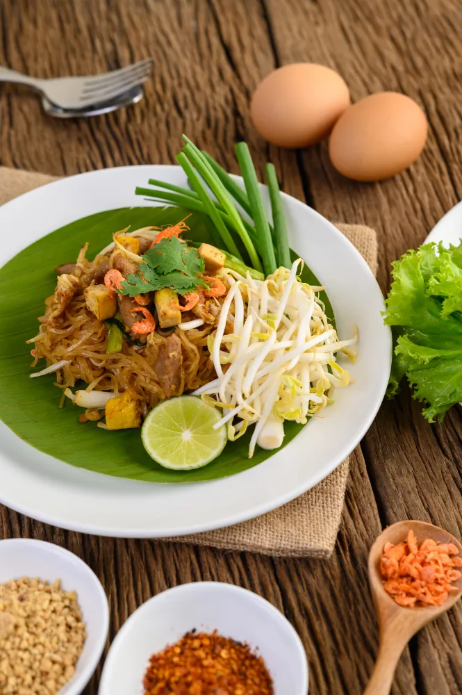 Pad Thai (Thai-style fried noodles)